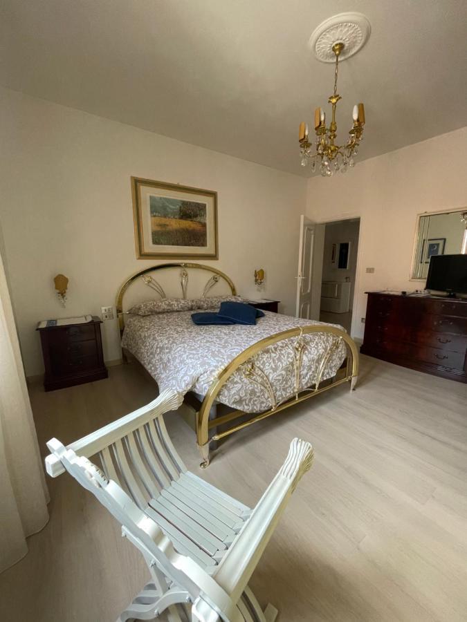 La Signora Dei Fiori Apartamento Gubbio Exterior foto