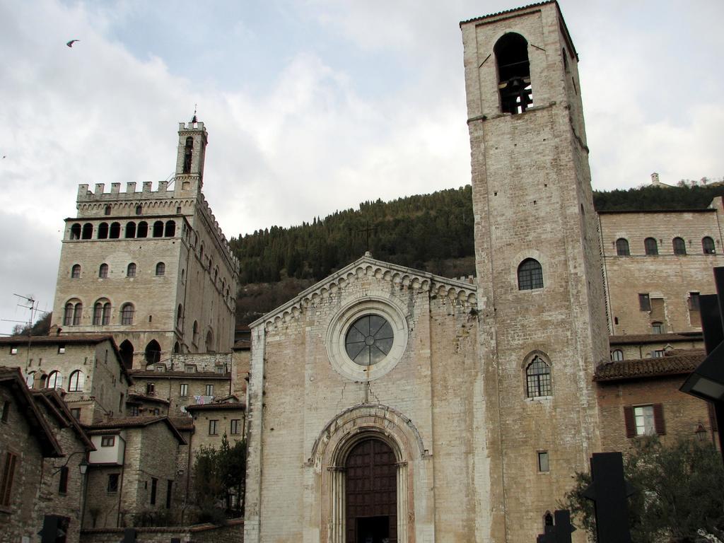 La Signora Dei Fiori Apartamento Gubbio Exterior foto