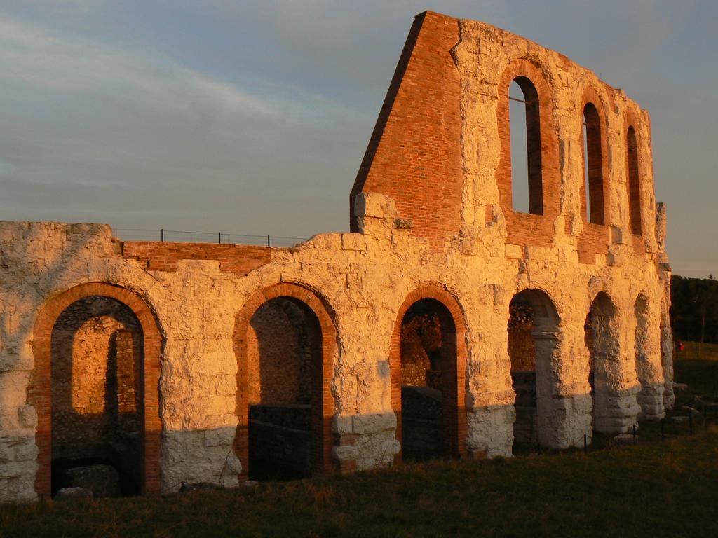 La Signora Dei Fiori Apartamento Gubbio Exterior foto