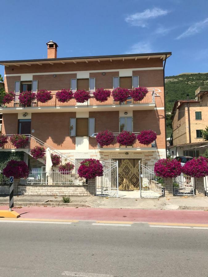 La Signora Dei Fiori Apartamento Gubbio Exterior foto