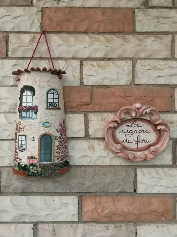 La Signora Dei Fiori Apartamento Gubbio Exterior foto